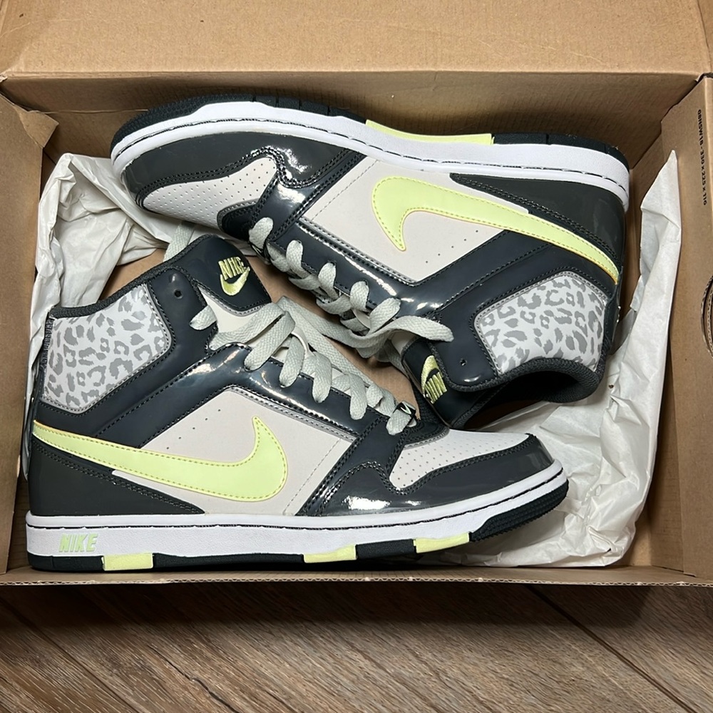 Nike Women's Prestige 3 Skinny High Premium 8.5